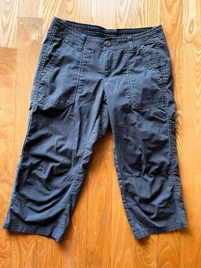 Kuhl Women's Dark Gray Capris size 6